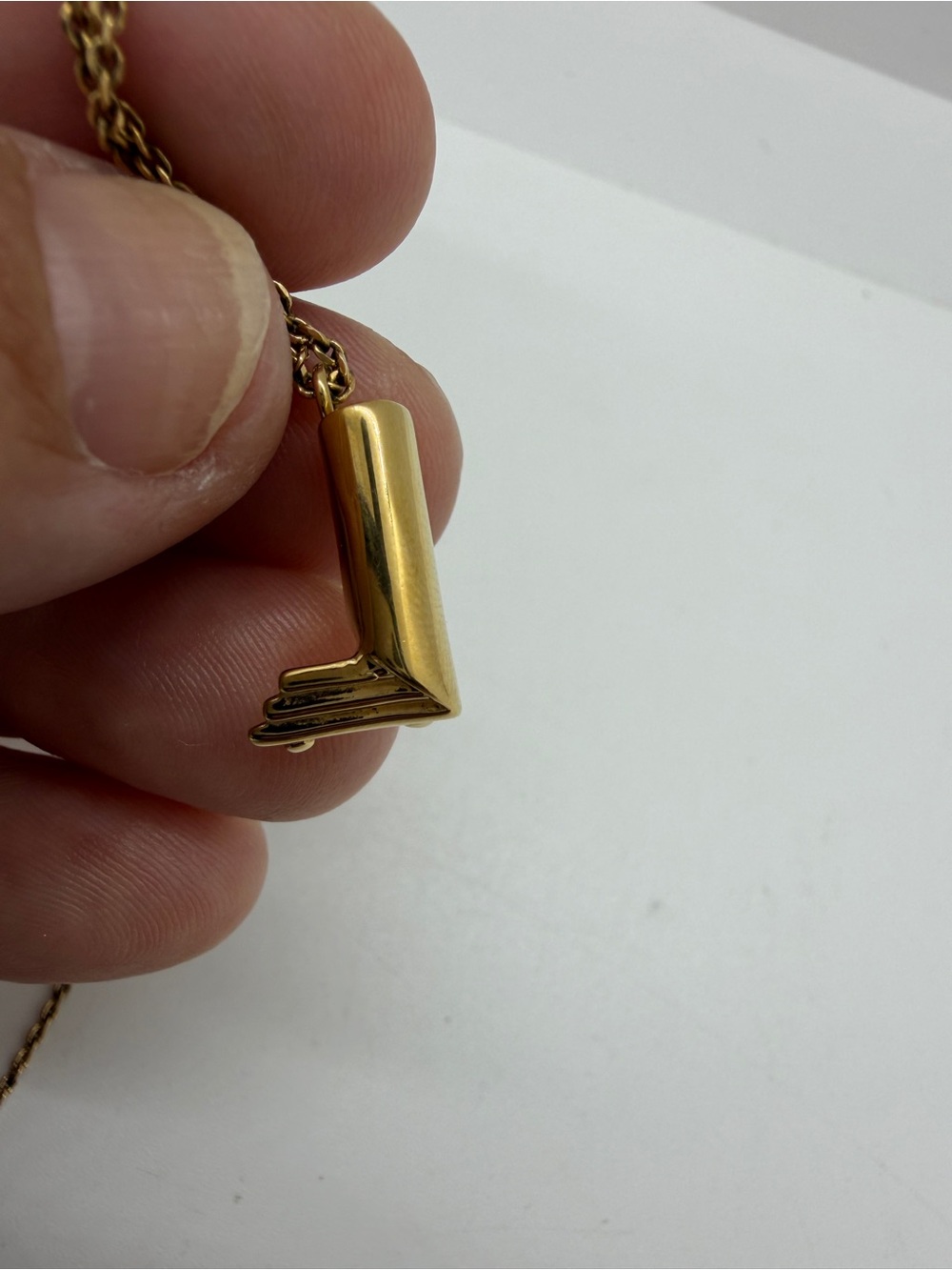 Authentic Louis Vuitton LV me “L” Necklace - Picture 10 of 12